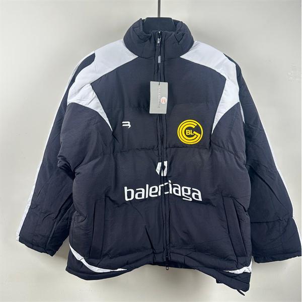 BALENCIAGA ブラックホワイトカラーブロック バッジ満載 バレンシアガ 偽物 ダウンジャケット 2025AW注目