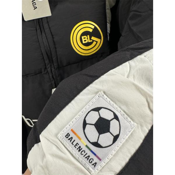 BALENCIAGA ブラックホワイトカラーブロック バッジ満載 バレンシアガ 偽物 ダウンジャケット 2025AW注目