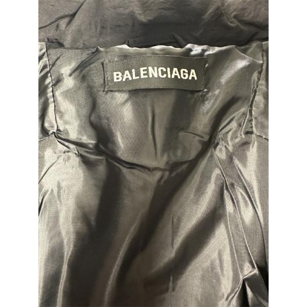 BALENCIAGA ブラックホワイトカラーブロック バッジ満載 バレンシアガ 偽物 ダウンジャケット 2025AW注目