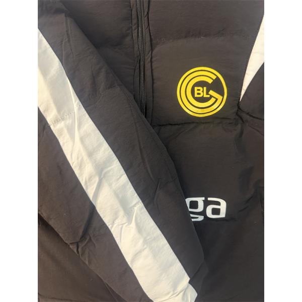 BALENCIAGA ブラックホワイトカラーブロック バッジ満載 バレンシアガ 偽物 ダウンジャケット 2025AW注目