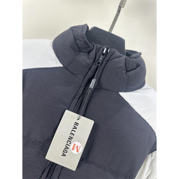 BALENCIAGA ブラックホワイトカラーブロック バッジ満載 バレンシアガ 偽物 ダウンジャケット 2025AW注目