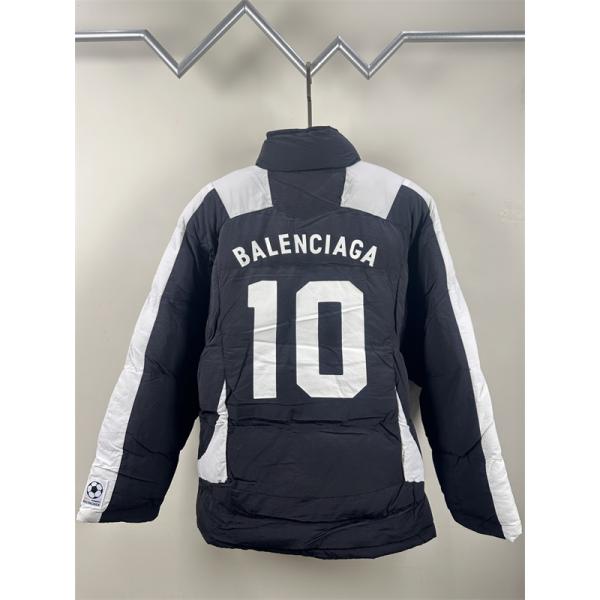 BALENCIAGA ブラックホワイトカラーブロック バッジ満載 バレンシアガ 偽物 ダウンジャケット 2025AW注目