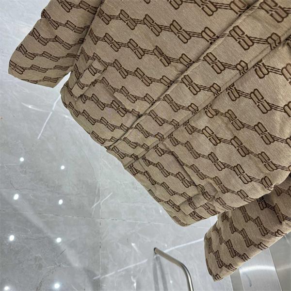 ブラック満載ロゴ テクノロジー風 BALENCIAGA バレンシアガ*グッチ スーパーコピー ダウンジャケット 秋冬おすすめ