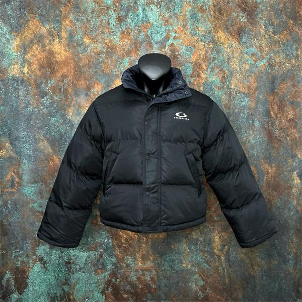 ブラッククラシックロゴ レトロ風 バレンシアガ 偽物 ダウンジャケット 人気急上昇 BALENCIAGA