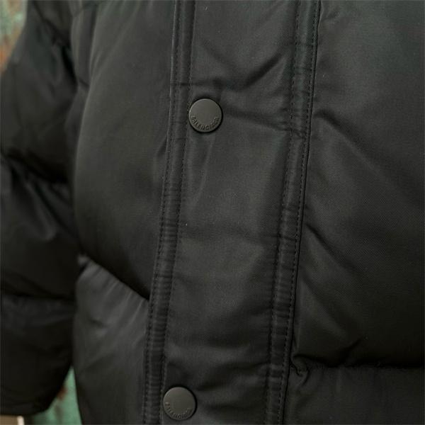 ブラッククラシックロゴ レトロ風 バレンシアガ 偽物 ダウンジャケット 人気急上昇 BALENCIAGA
