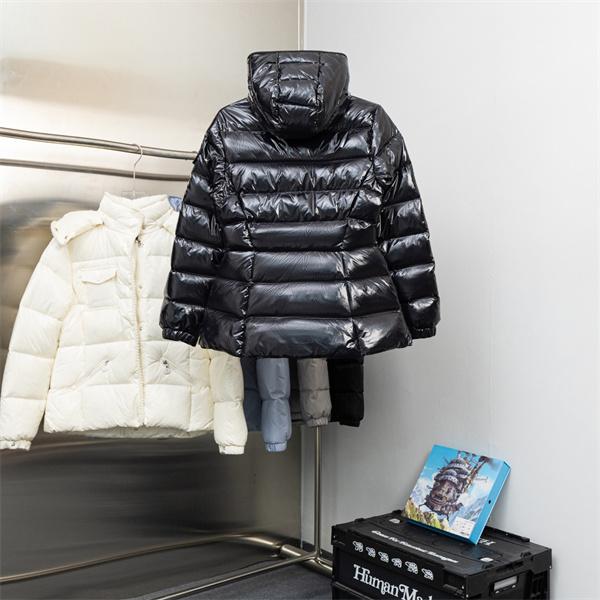 ブラック光沢感 シックデザイン MONCLER モンクレール コピー ダウンジャケット 秋冬コーデ 　