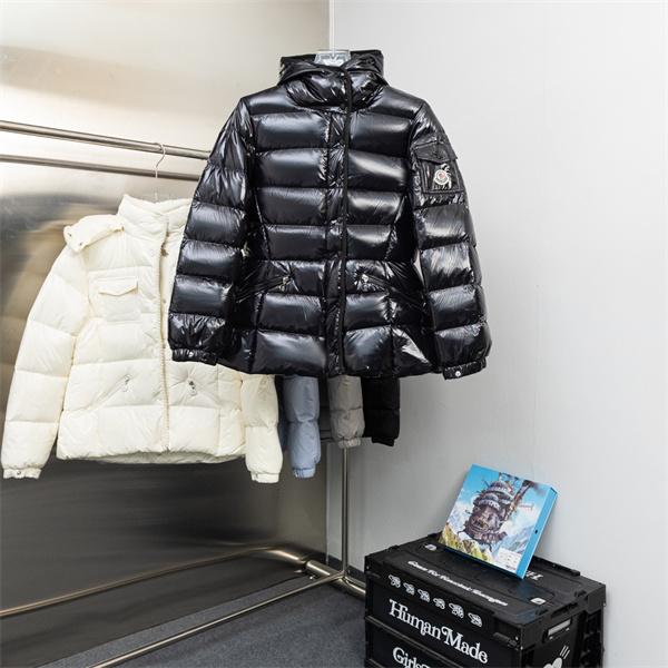 ブラック光沢感 シックデザイン MONCLER モンクレール コピー ダウンジャケット 秋冬コーデ 　