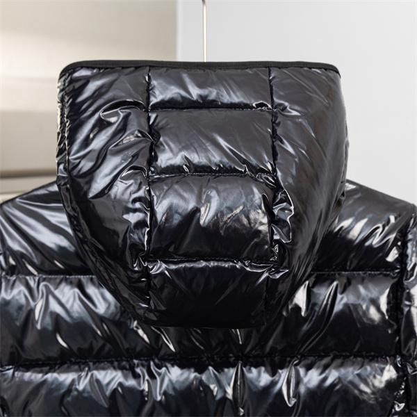 ブラック光沢感 シックデザイン MONCLER モンクレール コピー ダウンジャケット 秋冬コーデ 　