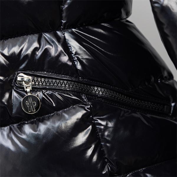 ブラック光沢感 シックデザイン MONCLER モンクレール コピー ダウンジャケット 秋冬コーデ 　