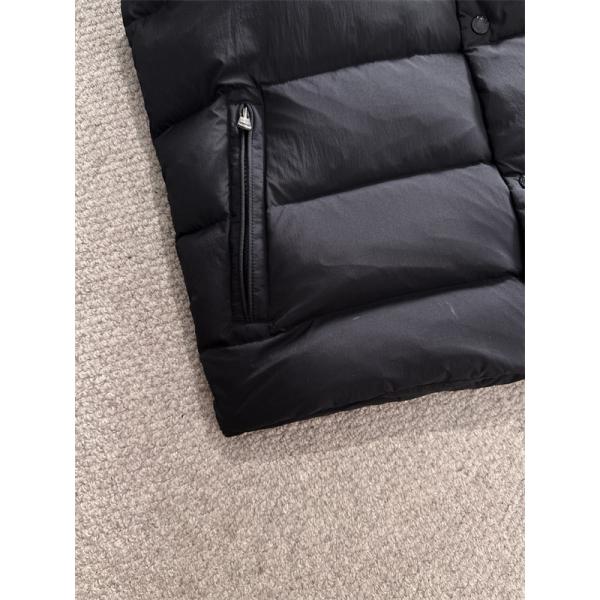 ブラックシンプル ダウンベスト モンクレール スーパーコピー アウター 秋冬 温かさ重視 MONCLER