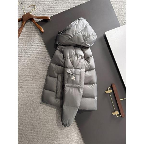 MONCLER グレーフード付 シックデザイン モンクレール コピー ダウンジャケット 防寒仕様
