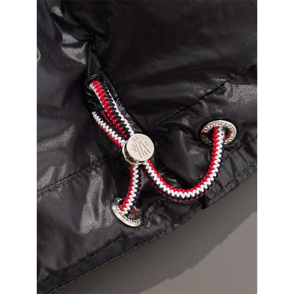 ブラック光沢感 フード付 モンクレール スーパーコピー ダウンベスト 秋冬コーデ MONCLER