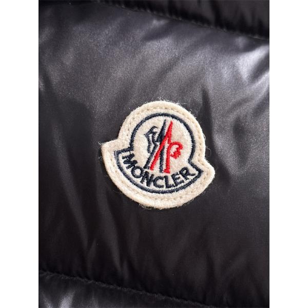 ブラック光沢感 フード付 モンクレール スーパーコピー ダウンベスト 秋冬コーデ MONCLER