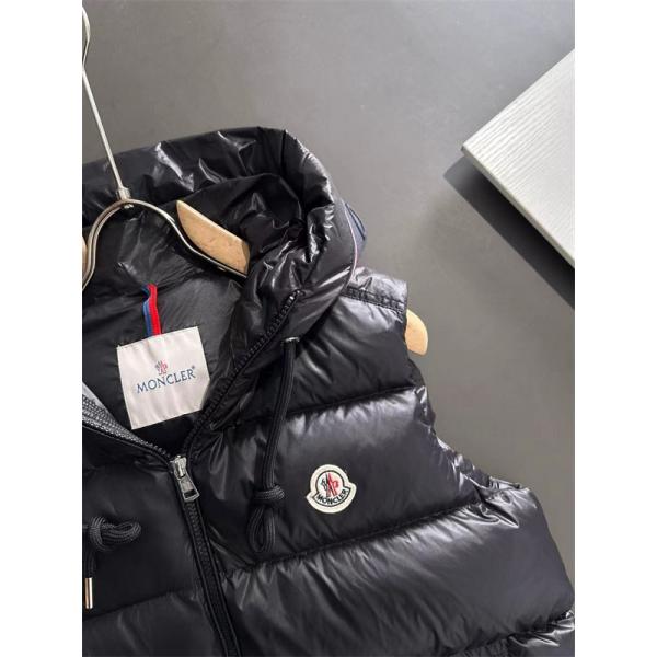 ブラック光沢感 フード付 モンクレール スーパーコピー ダウンベスト 秋冬コーデ MONCLER