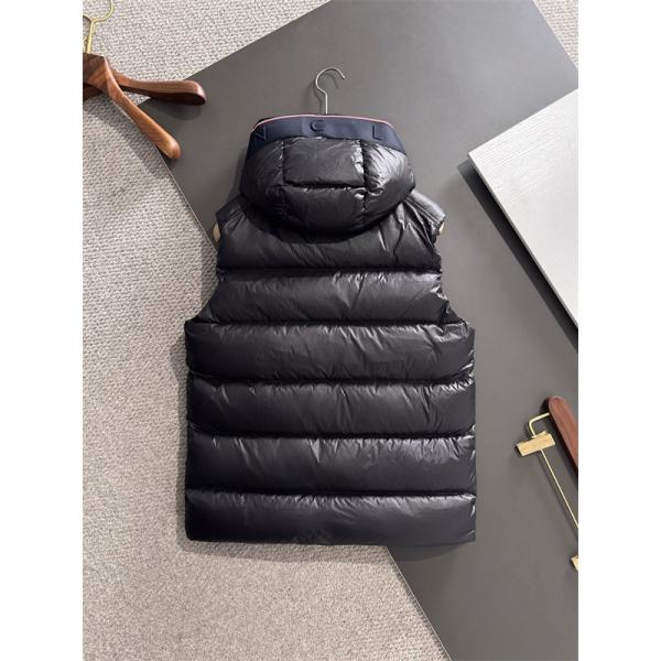 ブラック光沢感 フード付 モンクレール スーパーコピー ダウンベスト 秋冬コーデ MONCLER