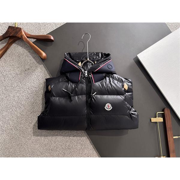 ブラック光沢感 フード付 モンクレール スーパーコピー ダウンベスト 秋冬コーデ MONCLER