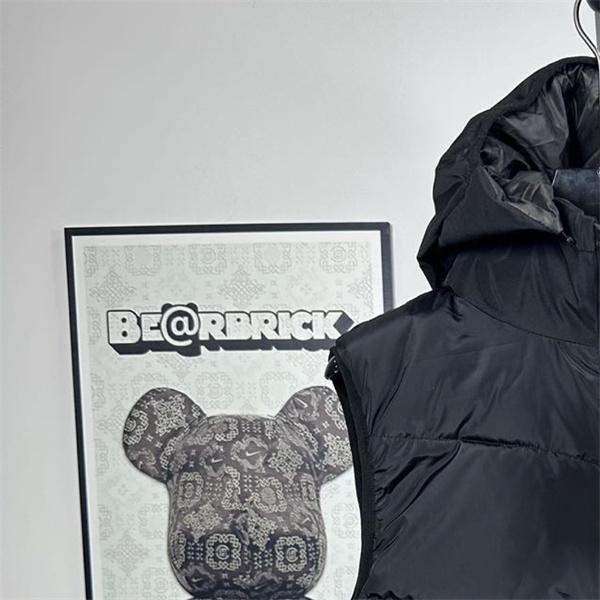 MONCLER ネイビーフード付 ダイナミックスタイル モンクレール コピー ダウンベスト 秋冬必須 高品質