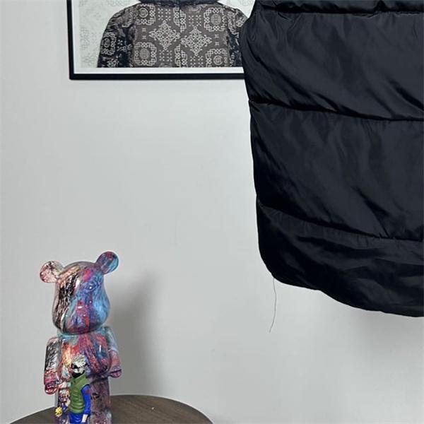 MONCLER ネイビーフード付 ダイナミックスタイル モンクレール コピー ダウンベスト 秋冬必須 高品質