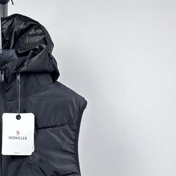 MONCLER ネイビーフード付 ダイナミックスタイル モンクレール コピー ダウンベスト 秋冬必須 高品質