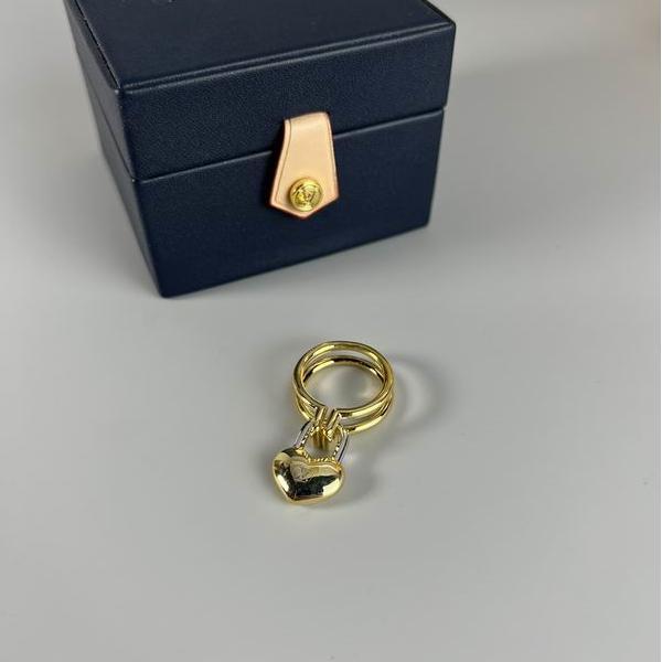 ロゴ刻印 シンプルバンド ミニマル ルイヴィトン LOUIS VUITTON スーパーコピー ユニセックス指輪