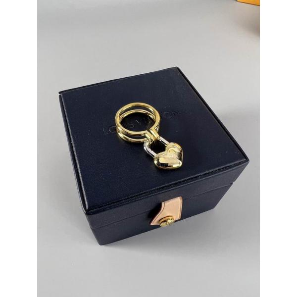 ロゴ刻印 シンプルバンド ミニマル ルイヴィトン LOUIS VUITTON スーパーコピー ユニセックス指輪