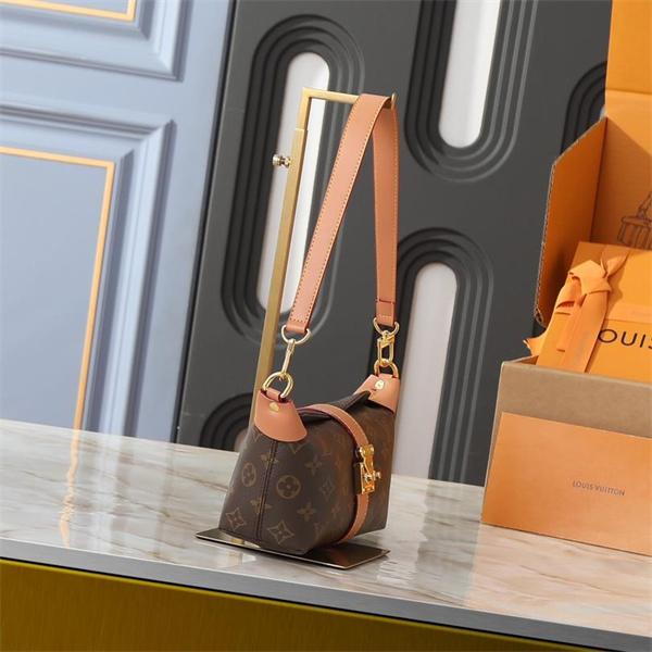 ラシックモノグラム レザーアクセント ルイヴィトン Louis Vuitton アンダーアームバッグ コピー レディース エレガント