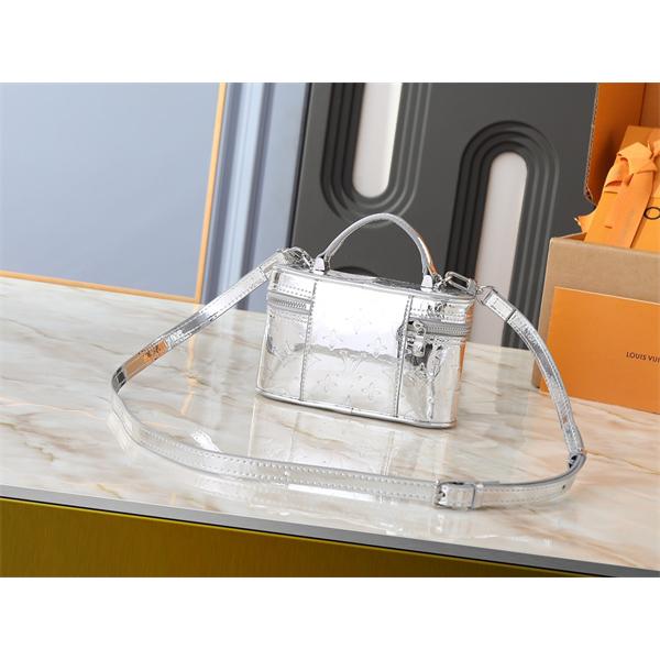 シルバーメタリック Louis Vuitton 刻印ロゴ ルイヴィトン ミニボックスバッグ 偽物 レディース フューチャリスティック
