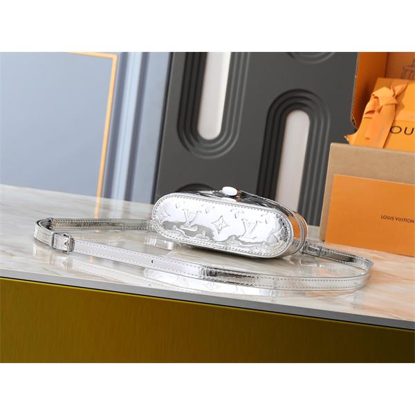 シルバーメタリック Louis Vuitton 刻印ロゴ ルイヴィトン ミニボックスバッグ 偽物 レディース フューチャリスティック