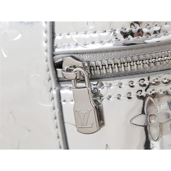 シルバーメタリック Louis Vuitton 刻印ロゴ ルイヴィトン ミニボックスバッグ 偽物 レディース フューチャリスティック