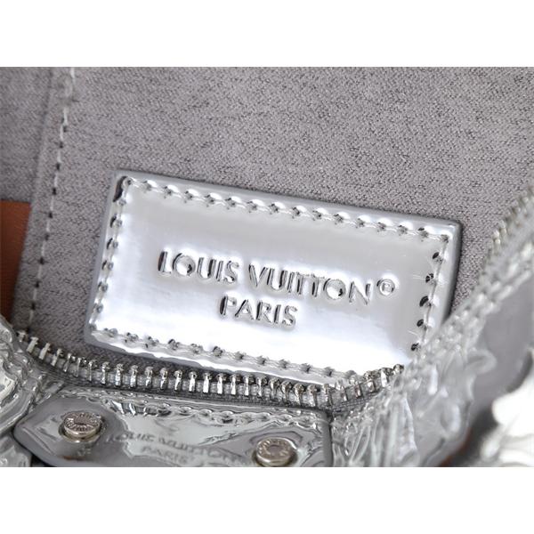 シルバーメタリック Louis Vuitton 刻印ロゴ ルイヴィトン ミニボックスバッグ 偽物 レディース フューチャリスティック