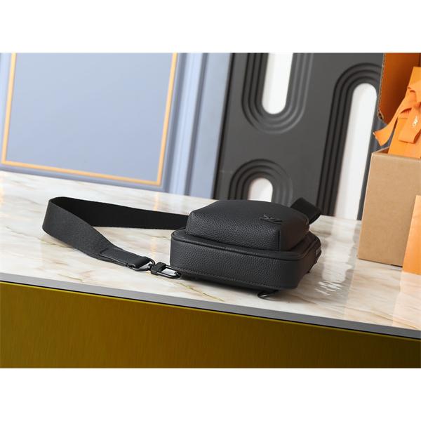 ブラックレザー 多ポケット ルイヴィトン チェストバッグ スーパーコピー メンズ ビジネス Louis Vuitton