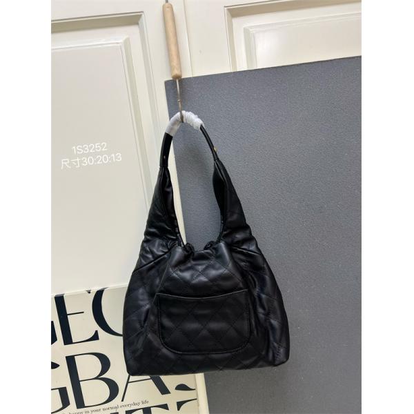 CHANEL ブラックレザー チェーンアクセント シャネル ハンドバッグ コピー 1S3252 レディース エレガント