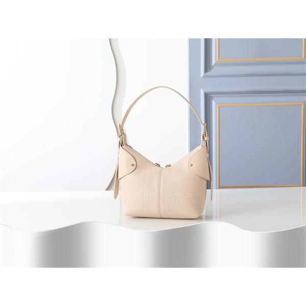 ブラック菱格 メタル吊飾 ディオール DIOR アンダーアームバッグ コピー レディース トレンディ