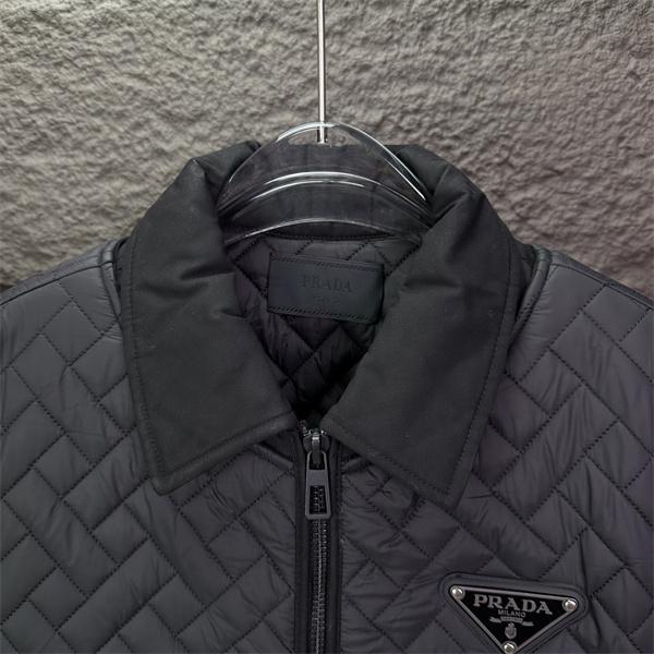 ブラック クィルティング マルチポケット プラダ PRADA 偽物 ダウンジャケット 2025秋冬アウトドア 高機能