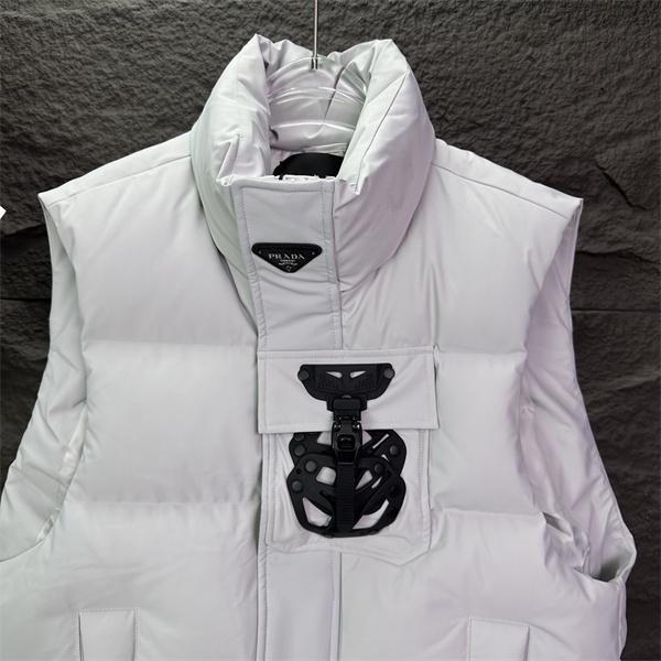 ライトグレー ダウンベスト 機能バックル プラダ PRADA コピー 2025秋冬ユーティリティ トレンディ