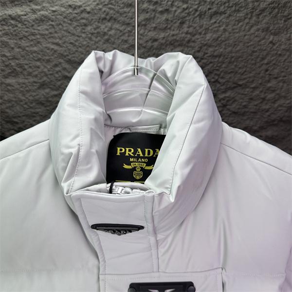 ライトグレー ダウンベスト 機能バックル プラダ PRADA コピー 2025秋冬ユーティリティ トレンディ
