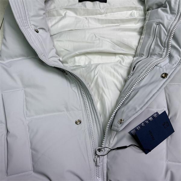 ライトグレー ダウンベスト 機能バックル プラダ PRADA コピー 2025秋冬ユーティリティ トレンディ