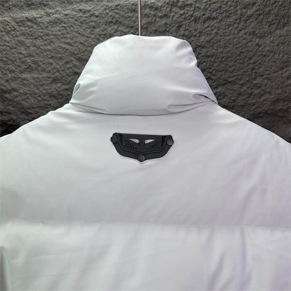 ライトグレー ダウンベスト 機能バックル プラダ PRADA コピー 2025秋冬ユーティリティ トレンディ