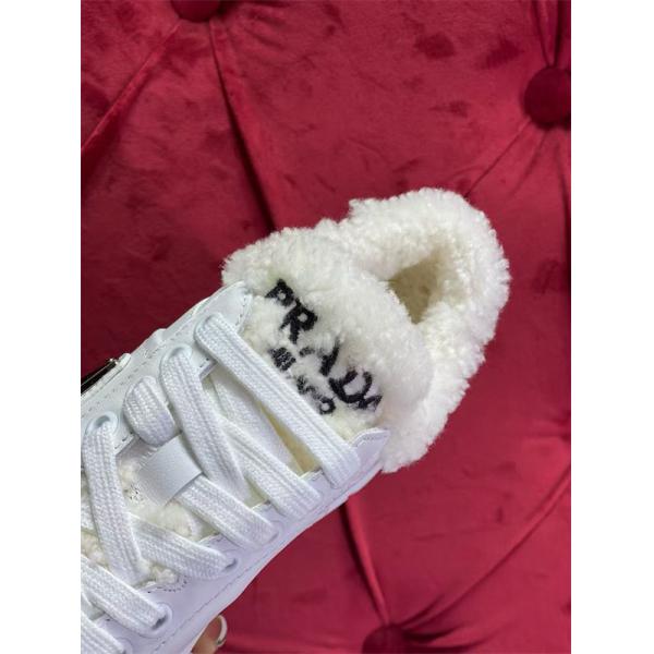 PRADA プラダ 激安 レディース スニーカー 厚底 ファー付き レザー シューズ 冬 新作
