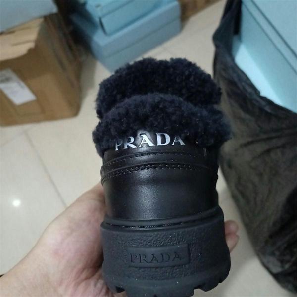 PRADA プラダ 激安 レディース スニーカー 厚底 ファー付き レザー シューズ 冬 新作