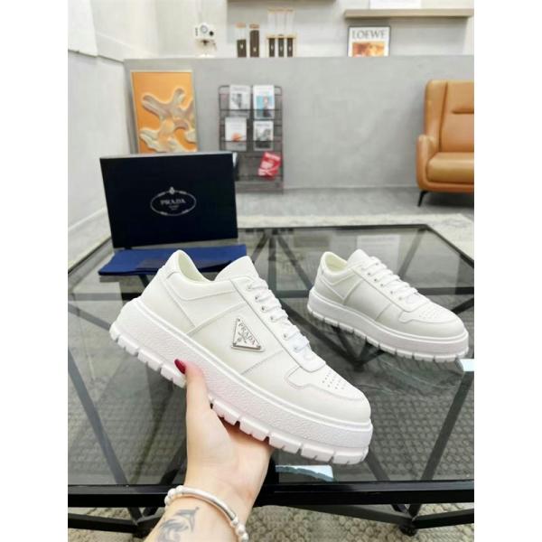 PRADA プラダ 激安 メンズ スニーカー レザー 厚底 ロゴ シューズ カジュアル デザイン 歩きやすい おしゃれ 新作 ホワイト 靴 シンプル コーデ万能