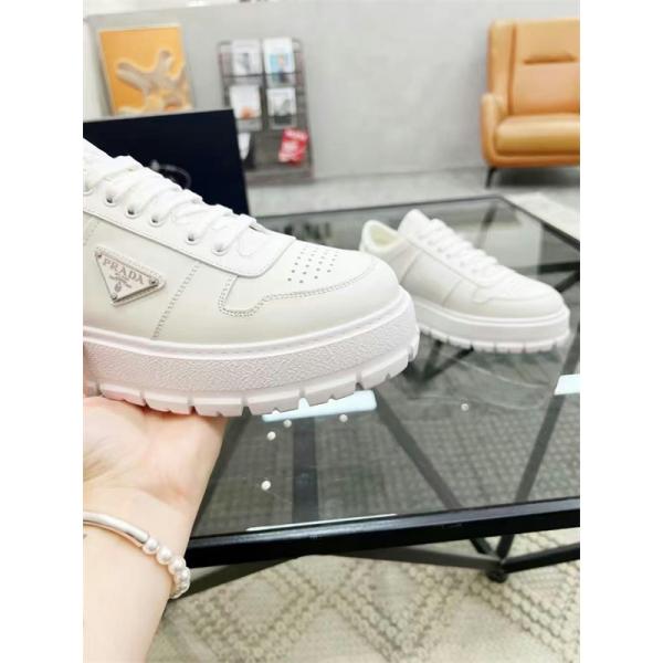 PRADA プラダ 激安 メンズ スニーカー レザー 厚底 ロゴ シューズ カジュアル デザイン 歩きやすい おしゃれ 新作 ホワイト 靴 シンプル コーデ万能