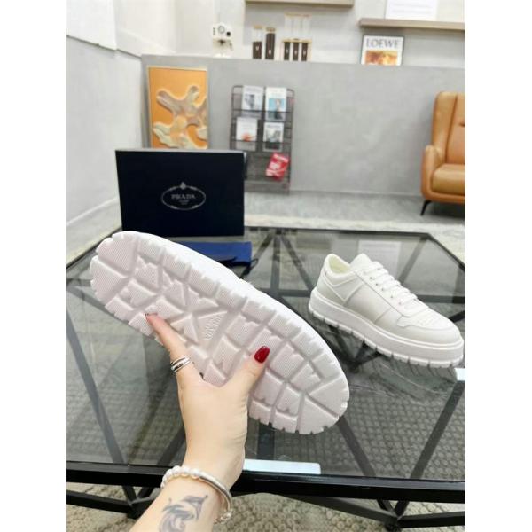 PRADA プラダ 激安 メンズ スニーカー レザー 厚底 ロゴ シューズ カジュアル デザイン 歩きやすい おしゃれ 新作 ホワイト 靴 シンプル コーデ万能