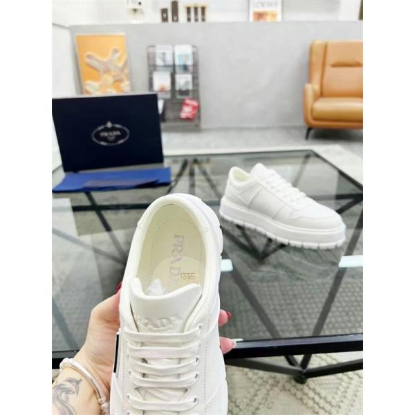 PRADA プラダ 激安 メンズ スニーカー レザー 厚底 ロゴ シューズ カジュアル デザイン 歩きやすい おしゃれ 新作 ホワイト 靴 シンプル コーデ万能