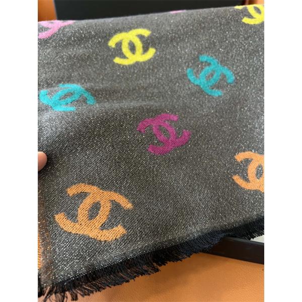 CHANEL（シャネル）2025年冬新作 ラグジュアリー カシミヤ混マルチカラー ロゴ ジャカード大判ストール / レディース＆ユニセックス