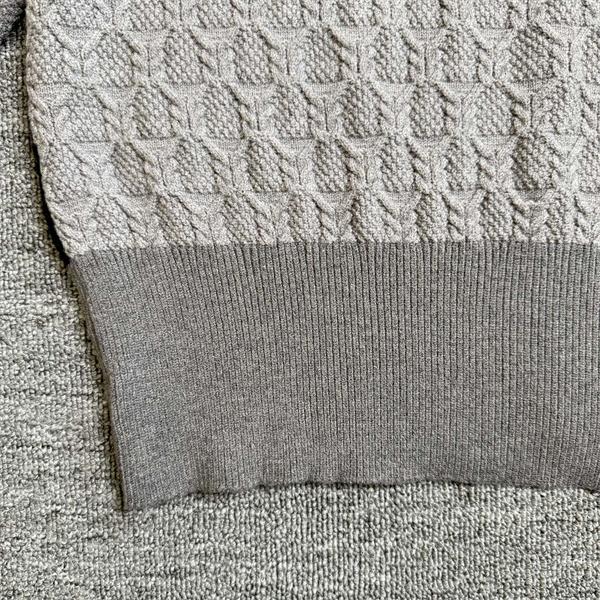 トムブラウン Thom Browne コピー 秋冬大人カジュアル 人気 ホワイト × ブラック 拼色 V 领 麻花纹 カーディガン 