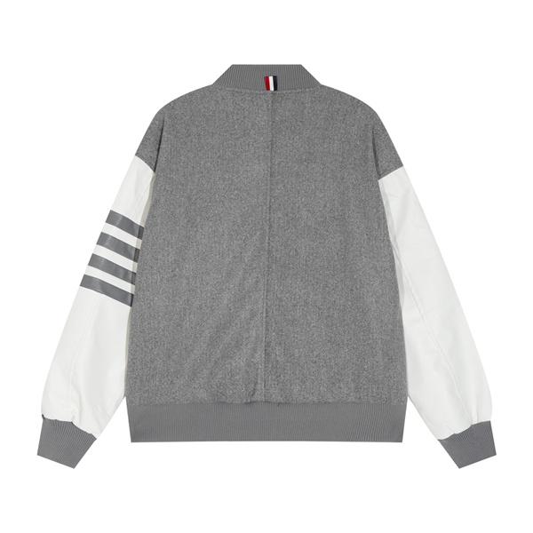 グレー 四条纹袖 ベースボールジャケット トムブラウン Thom Browne コピー 2025秋冬スタイリッシュ トレンド