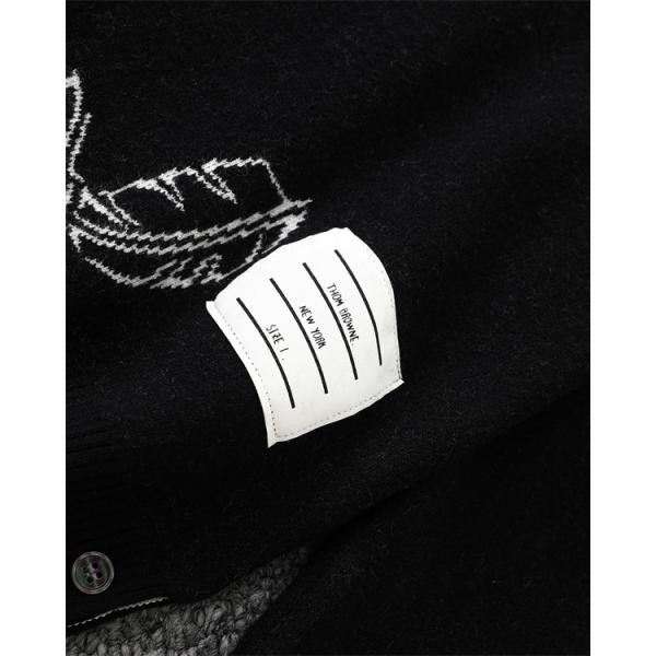 トムブラウン Thom Browne 偽物 2025秋冬おしゃれ 万能 ブラック × グレー 2 色 羽毛柄 四条纹袖 円领 セーター 