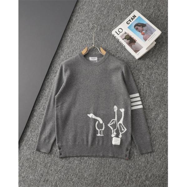 グレー × ブラック 2 色 白鳥柄 四条纹袖 円领 セーター トムブラウン Thom Browne コピー 秋冬可愛い 定番