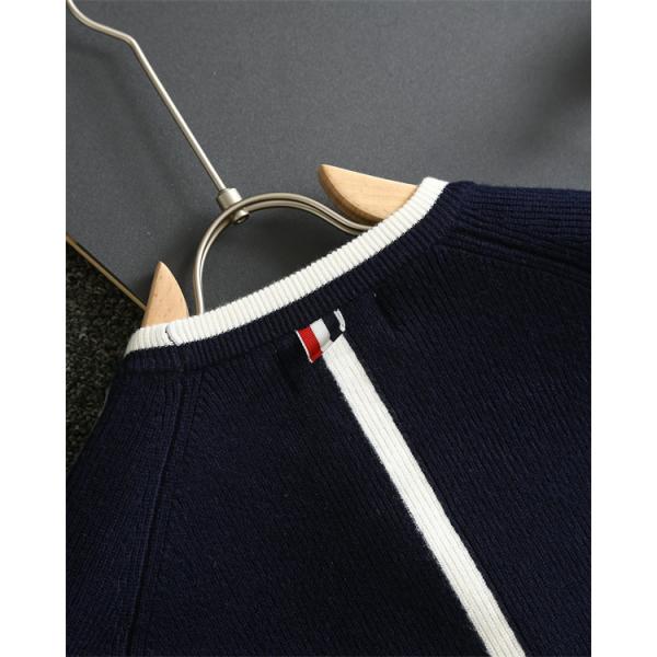 トムブラウン Thom Browne スーパーコピー 2025秋冬高級感 注目 人気 ネイビー 白边装饰 季節限定 円领 セーター 